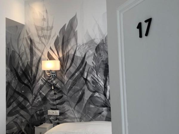 Hotel Cresp : photo 1 de la chambre petite chambre double - vue sur mer