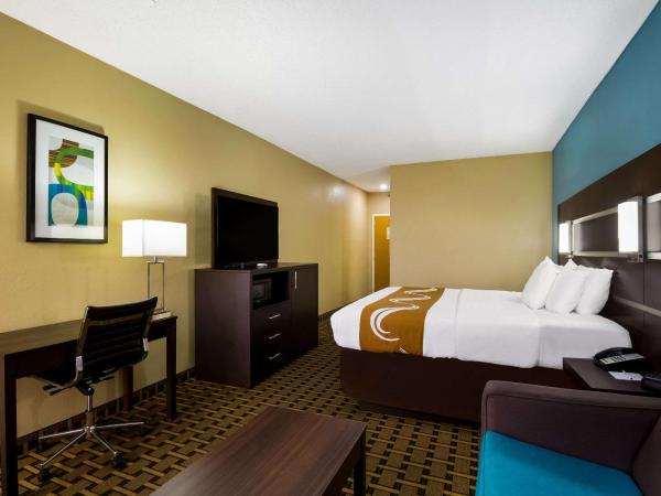 Quality Inn : photo 2 de la chambre chambre lit king-size standard avec canapé-lit - non-fumeurs
