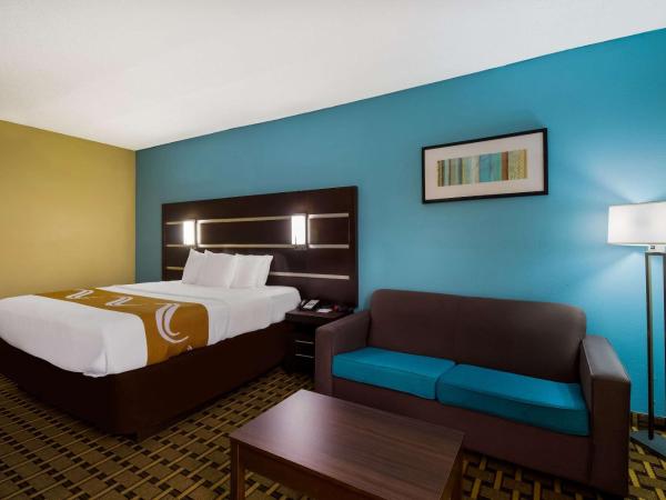 Quality Inn : photo 3 de la chambre chambre lit king-size standard avec canapé-lit - non-fumeurs