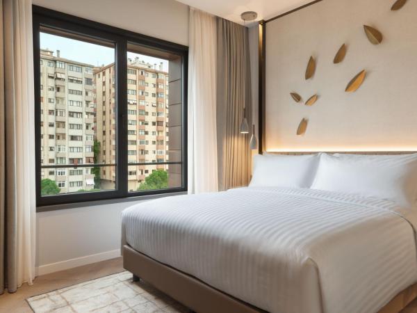Marriott Executive Apartments Istanbul Fulya : photo 7 de la chambre appartement 3 chambres avec balcon - vue sur ville