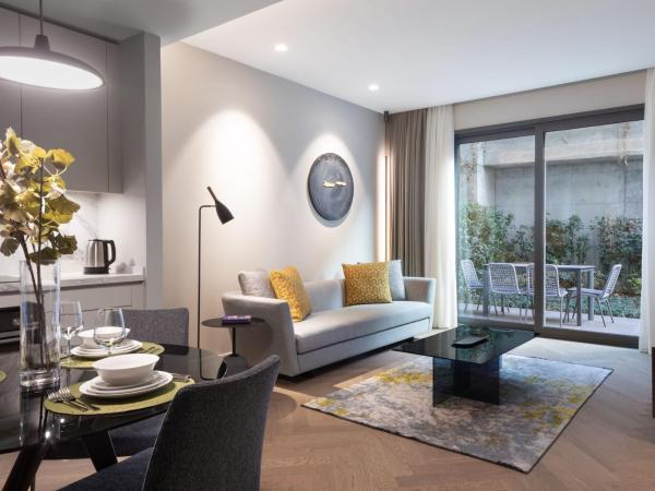 Marriott Executive Apartments Istanbul Fulya : photo 3 de la chambre appartement 1 chambre deluxe avec accès au jardin ou terrasse - vue sur ville