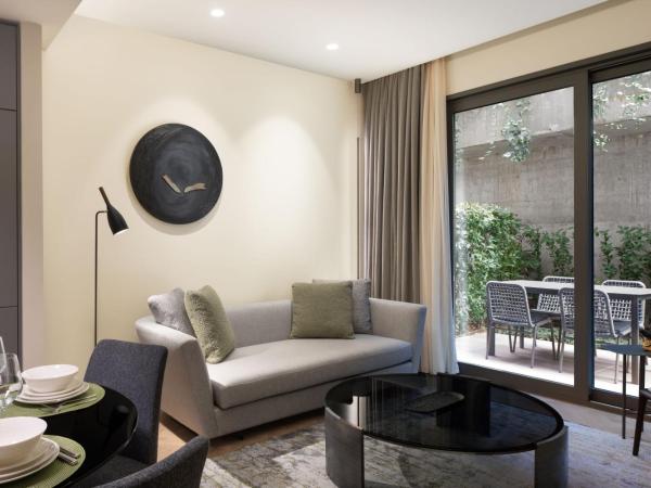 Marriott Executive Apartments Istanbul Fulya : photo 4 de la chambre appartement 1 chambre deluxe avec accès au jardin ou terrasse - vue sur ville