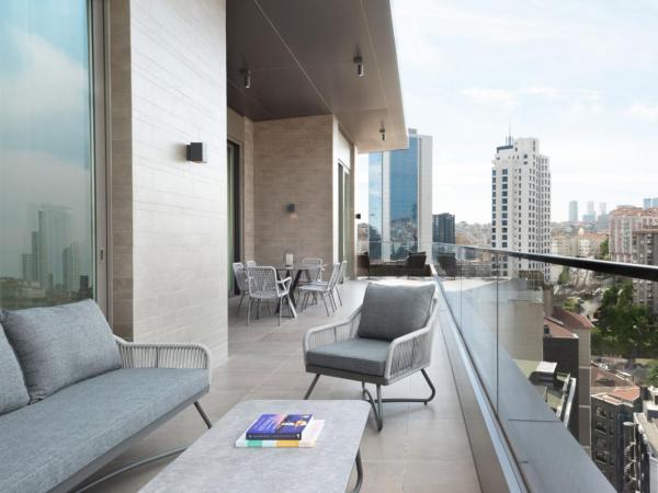 Marriott Executive Apartments Istanbul Fulya : photo 5 de la chambre penthouse 5 chambres avec chambre d’angle et toit-terrasse - vue sur ville