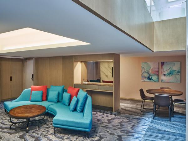 Le Meridien Kota Kinabalu : photo 2 de la chambre one-bedroom bi-level king suite - club lounge access ( loft with no windows )