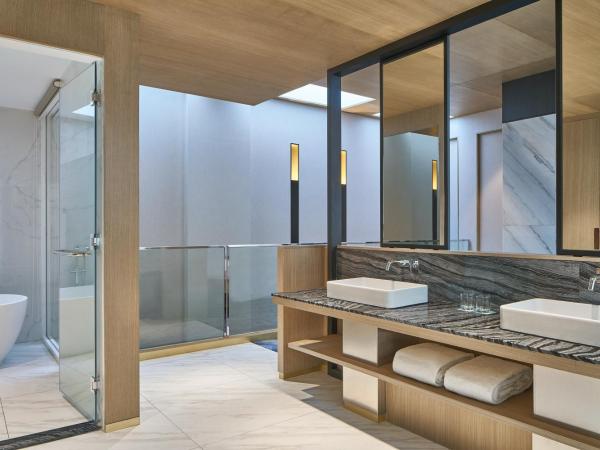 Le Meridien Kota Kinabalu : photo 4 de la chambre one-bedroom bi-level king suite - club lounge access ( loft with no windows )