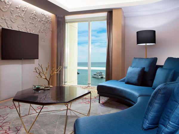 Le Meridien Kota Kinabalu : photo 2 de la chambre suite 1 chambre - accès au salon club