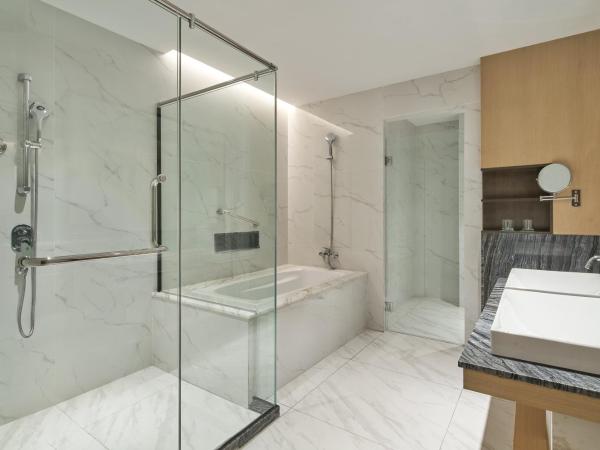 Le Meridien Kota Kinabalu : photo 5 de la chambre suite 1 chambre - accès au salon club