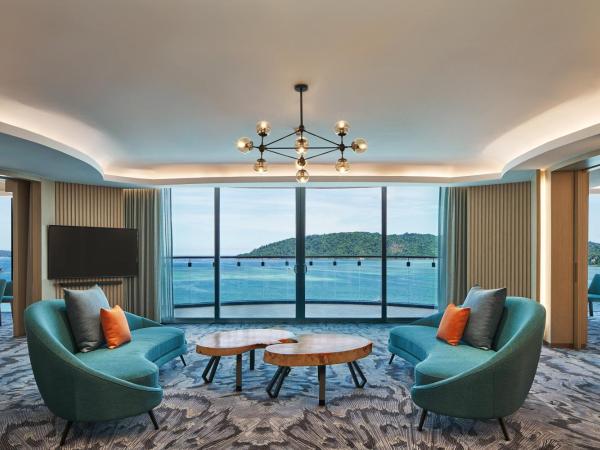 Le Meridien Kota Kinabalu : photo 5 de la chambre suite présidentielle en Étage supérieur avec accès au salon club - vue sur mer