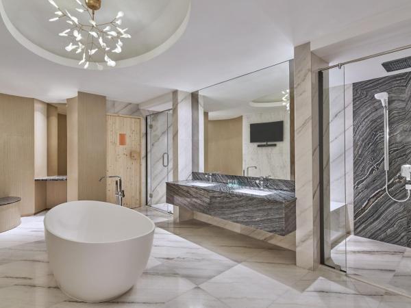 Le Meridien Kota Kinabalu : photo 7 de la chambre suite présidentielle en Étage supérieur avec accès au salon club - vue sur mer