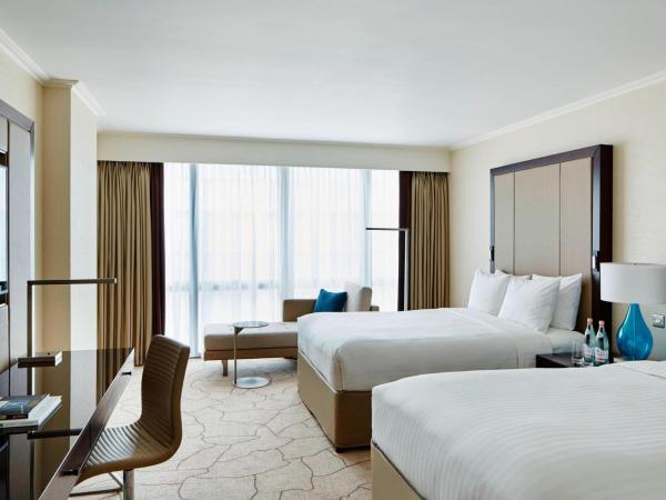 London Marriott Hotel Canary Wharf : photo 1 de la chambre chambre familiale de luxe avec 2 lits doubles