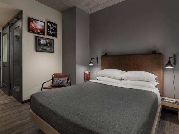 Moxy Boston Downtown : photo 3 de la chambre chambre lit queen-size - center stage - vue sur ville