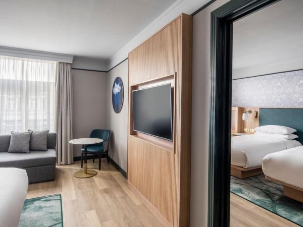 Brussels Marriott Hotel Grand Place : photo 1 de la chambre hébergement 2 chambres communicantes avec 1 lit king-size et 2 lits jumeaux