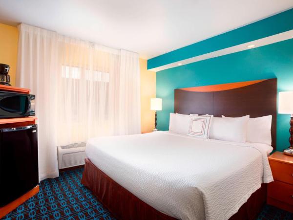 Fairfield Inn & Suites by Marriott Houston Energy Corridor/Katy Freeway : photo 1 de la chambre suite lit king-size exécutive