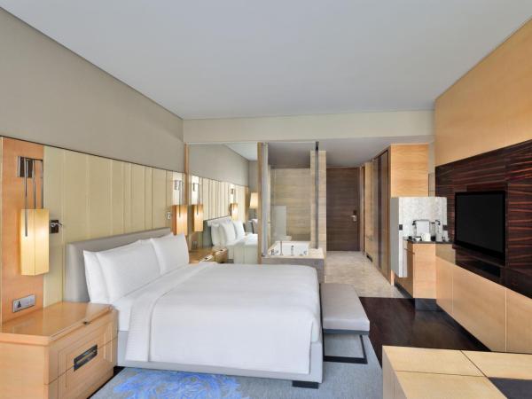 JW Marriott Hotel New Delhi Aerocity : photo 5 de la chambre executive club room, club level, guest room, 1 king