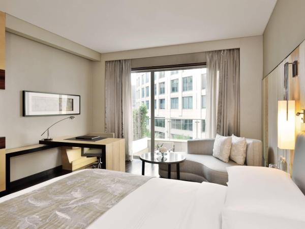 JW Marriott Hotel New Delhi Aerocity : photo 5 de la chambre  chambre premier lit king-size - vue sur piscine 