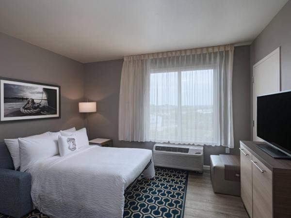 TownePlace Suites by Marriott San Diego Airport/Liberty Station : photo 1 de la chambre suite 1 chambre avec 1 lit king-size et canapé-lit