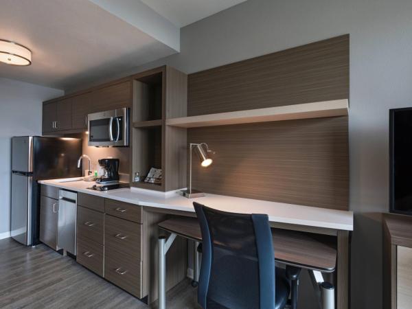 TownePlace Suites by Marriott San Diego Airport/Liberty Station : photo 3 de la chambre studio avec lit king-size et canapé-lit