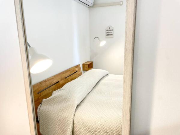 Big Fish Alghero Guesthouse : photo 7 de la chambre chambre double avec salle de bains privative extérieure