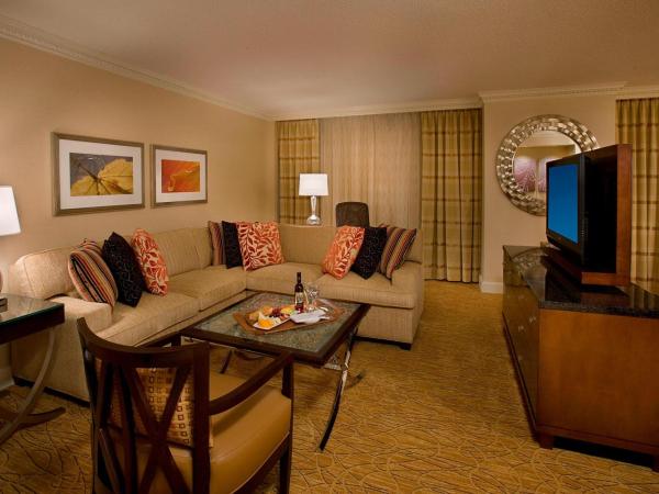 Toronto Airport Marriott Hotel : photo 2 de la chambre suite lit queen-size hôpital murphy - accès au salon m club - dernier Étage