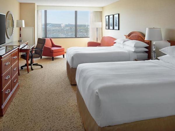 Toronto Airport Marriott Hotel : photo 1 de la chambre chambre d'angle avec 2 lits doubles