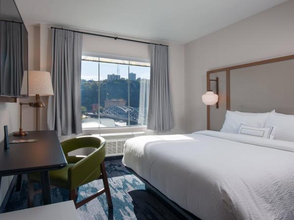 Fairfield by Marriott Pittsburgh Downtown : photo 1 de la chambre larger guest room, 1 king, water view