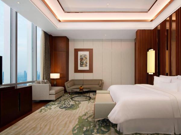 The Westin Jakarta : photo 4 de la chambre suite lit king-size westin plus spacieuse - accès au salon club