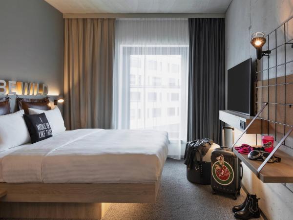 Moxy Munich Ostbahnhof : photo 1 de la chambre chambre lit queen-size