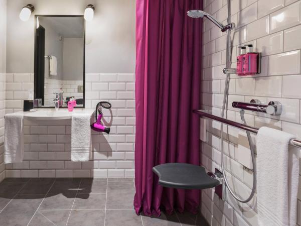 Moxy Munich Ostbahnhof : photo 6 de la chambre chambre lit queen-size
