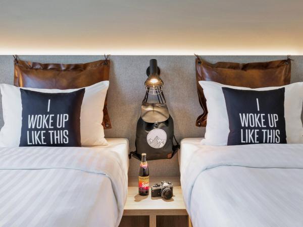Moxy Munich Ostbahnhof : photo 2 de la chambre chambre lits jumeaux