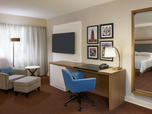 Sheraton Ottawa Hotel : photo 1 de la chambre chambre 1 lits king-size Étage club - Étage supérieur