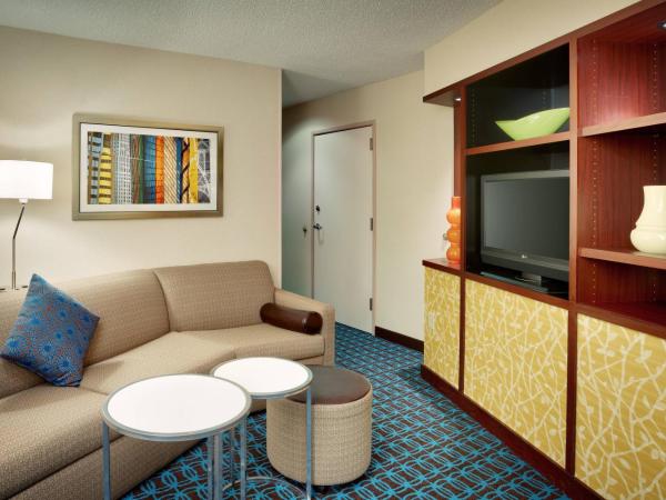Fairfield Inn & Suites Salt Lake City Airport : photo 3 de la chambre suite exécutive avec canapé-lit