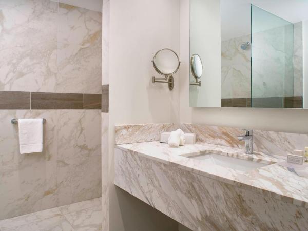 Courtyard by Marriott Mexico City Toreo : photo 1 de la chambre chambre simple avec 1 lit king-size