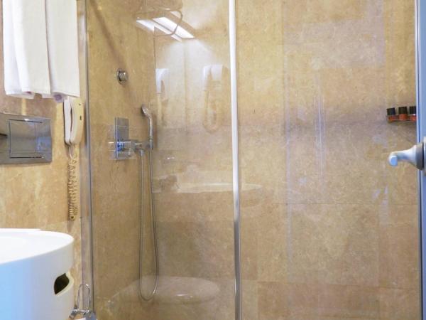 Hotel Troya : photo 5 de la chambre chambre familiale supérieure