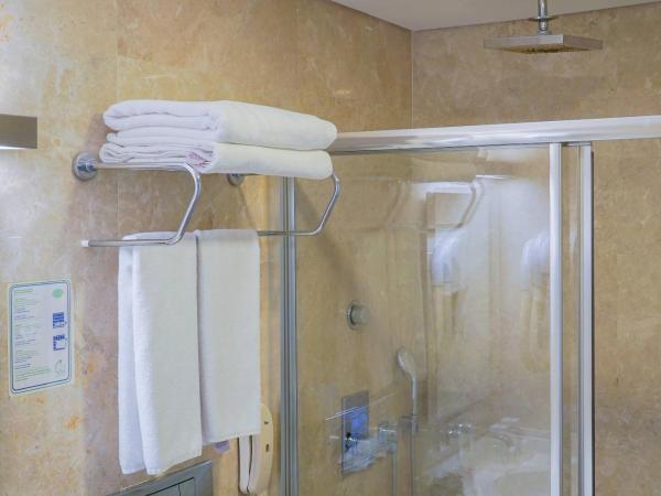 Hotel Troya : photo 10 de la chambre chambre familiale supérieure