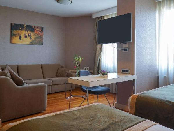 Hotel Troya : photo 4 de la chambre chambre familiale supérieure