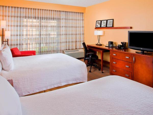 Courtyard by Marriott Orlando Airport : photo 1 de la chambre chambre avec 2 grands lits queen-size 