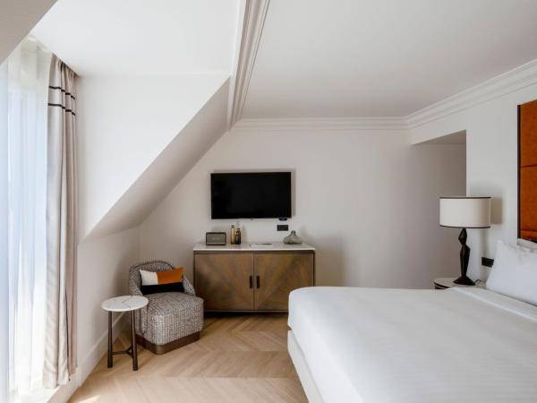 Paris Marriott Champs Elysees Hotel : photo 4 de la chambre chambre lit queen-size confort