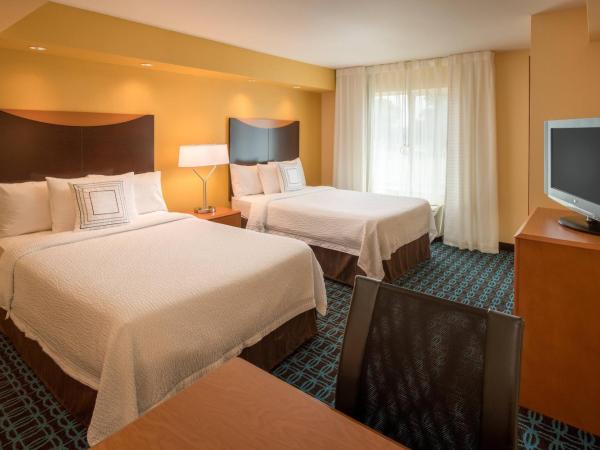 Fairfield Inn & Suites by Marriott Portland North : photo 4 de la chambre suite avec 2 lits queen-size et canapé-lit