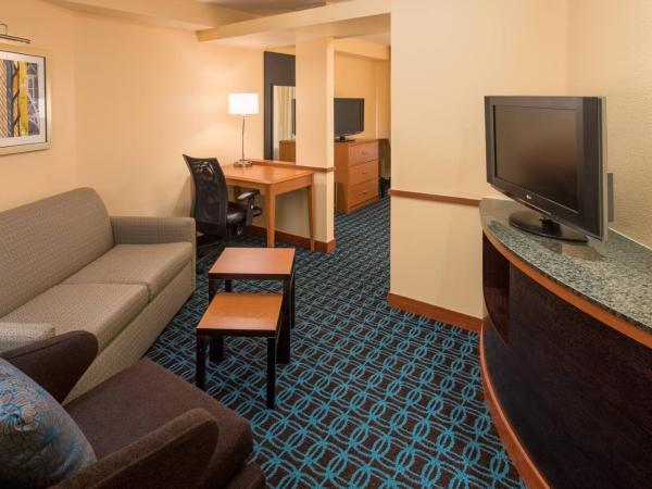 Fairfield Inn & Suites by Marriott Portland North : photo 1 de la chambre suite lit king-size