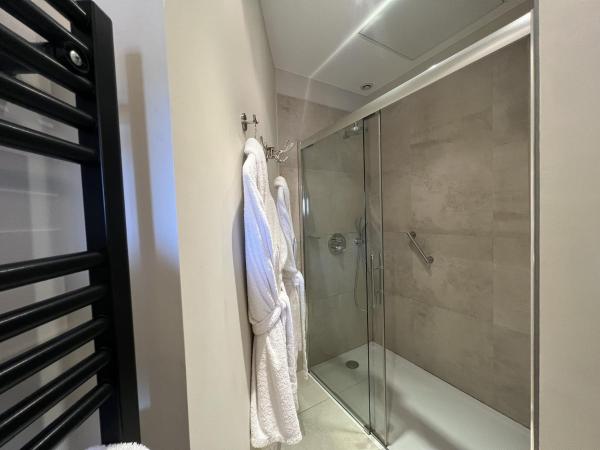 N15 - Les Confidences - Chambres d'hôtes : photo 8 de la chambre suite avec douche à l’italienne