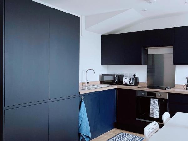 Modern House : photo 1 de la chambre chambre double avec salle de bains privative