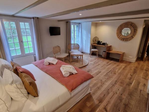 Au Moulin Saint Nicol - Honfleur : photo 7 de la chambre chambre 6 : chambre double confort avec douche - vue sur jardin