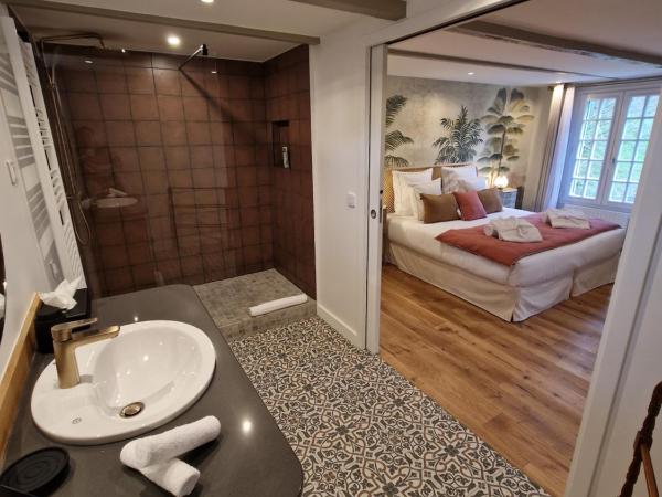 Au Moulin Saint Nicol - Honfleur : photo 2 de la chambre chambre 6 : chambre double confort avec douche - vue sur jardin