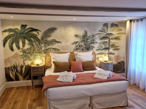 Au Moulin Saint Nicol - Honfleur : photo 6 de la chambre chambre 6 : chambre double confort avec douche - vue sur jardin