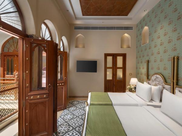 Haveli Dharampura - UNESCO awarded Boutique Heritage Hotel : photo 3 de la chambre jahan ara - golden haveli