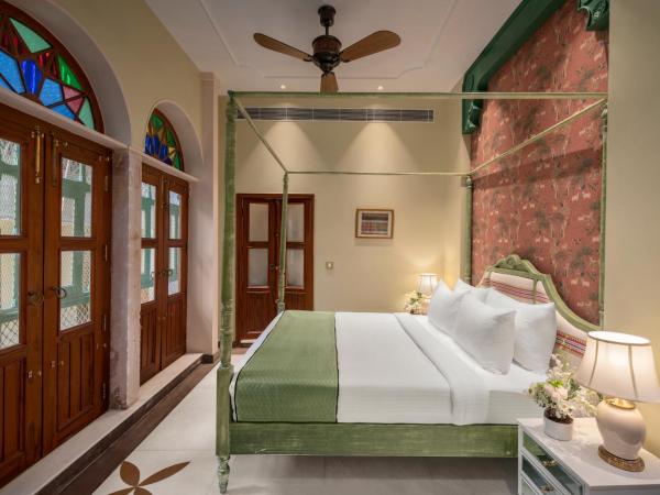 Haveli Dharampura - UNESCO awarded Boutique Heritage Hotel : photo 6 de la chambre jahan ara - golden haveli