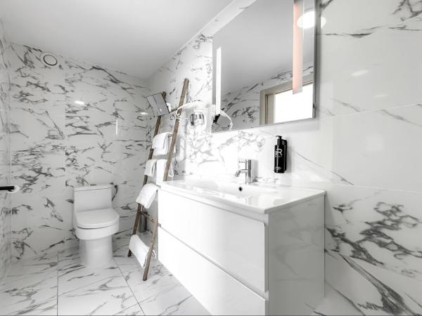 Hotel Villa R : photo 10 de la chambre chambre double ou lits jumeaux - vue sur mer