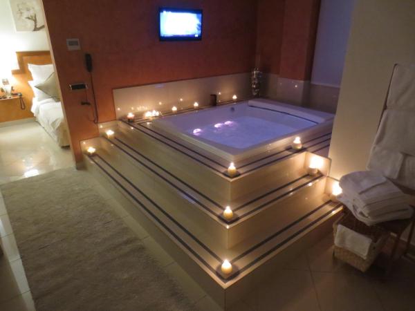 Hotel Joyfull : photo 5 de la chambre suite lit king-size avec jacuzzi