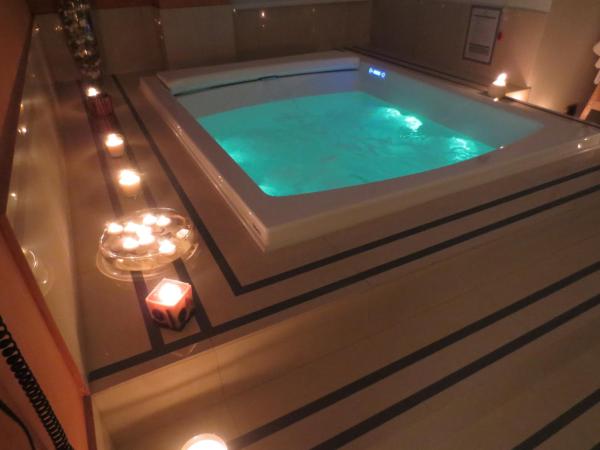 Hotel Joyfull : photo 6 de la chambre suite lit king-size avec jacuzzi