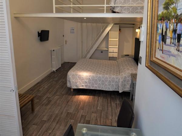 Hotel Cresp : photo 2 de la chambre chambre triple avec mezzanine